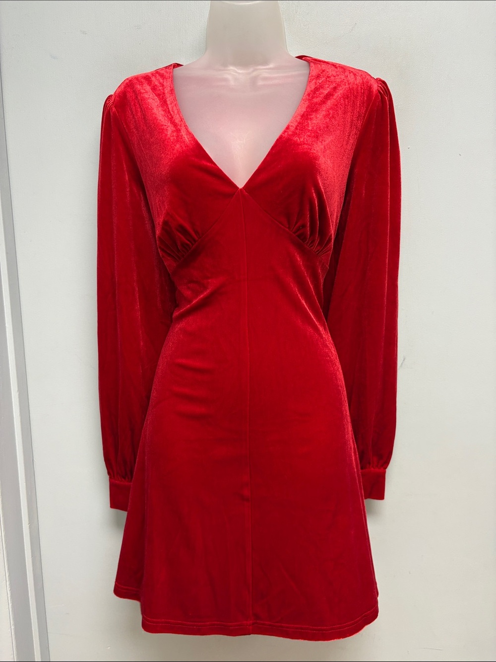 NWT Rihoas Red Velvet Mini Dress Long Sleeve Deep V Size Small